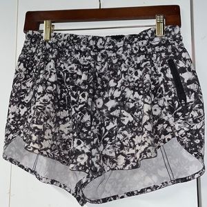 Lululemon Tracker Low-rise Lined shorts 2.5” inseam